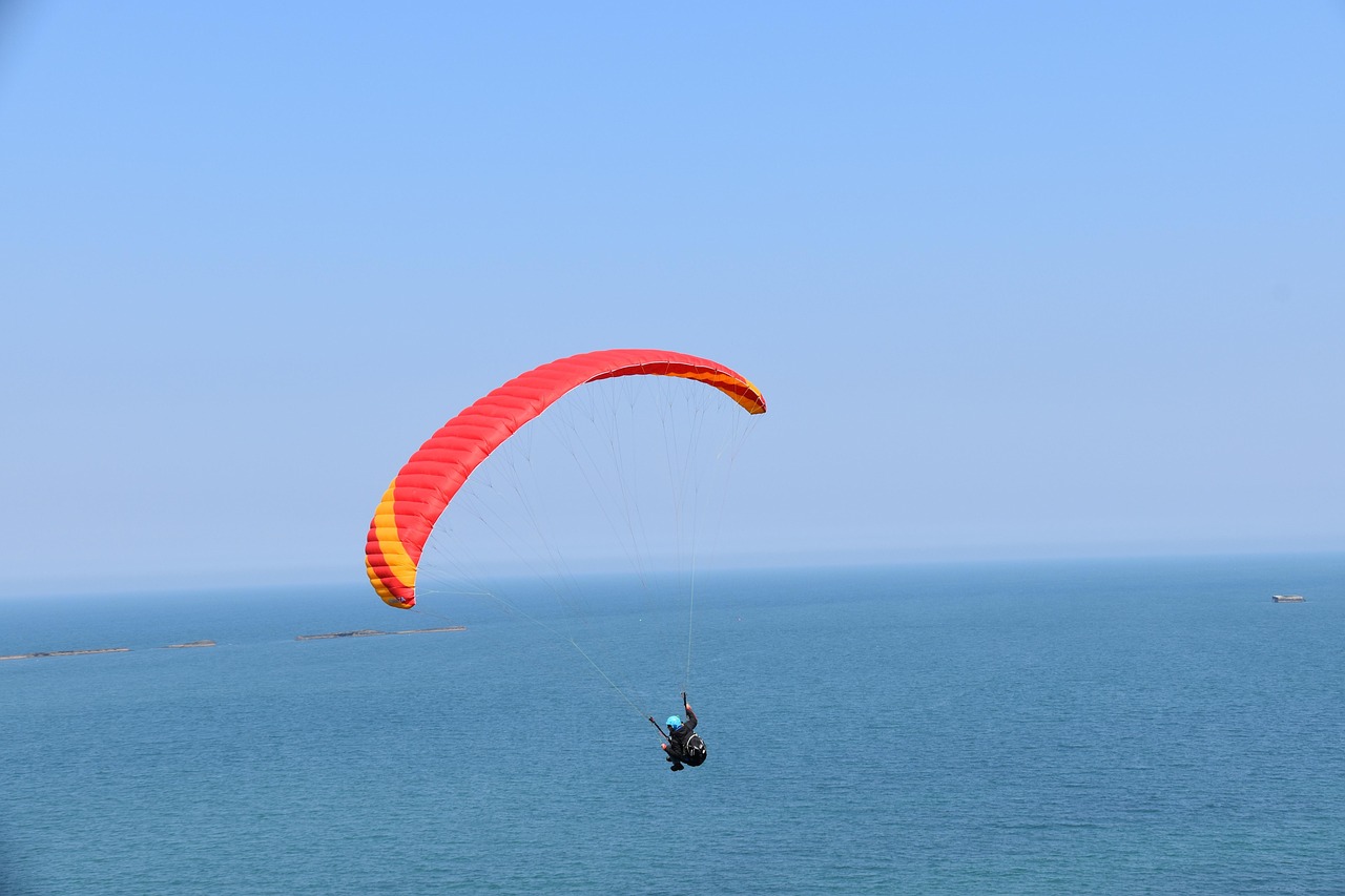 Paragliding in Arambol, Goa — photo 1