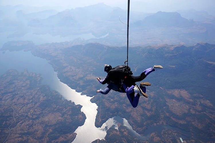 Skydiving in Aamby Valley, Maharashtra — photo 1
